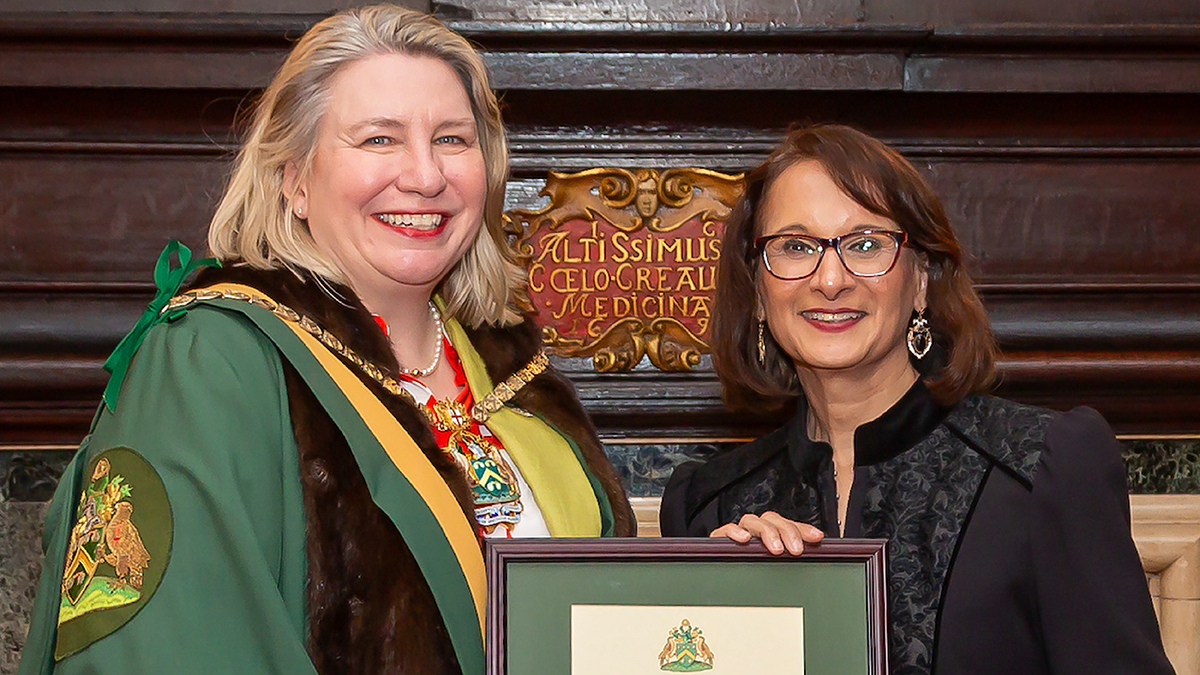 Shahina Pardhan – the UK’s first female Professor of Optometry – receives the WCSM’s Silver Medal