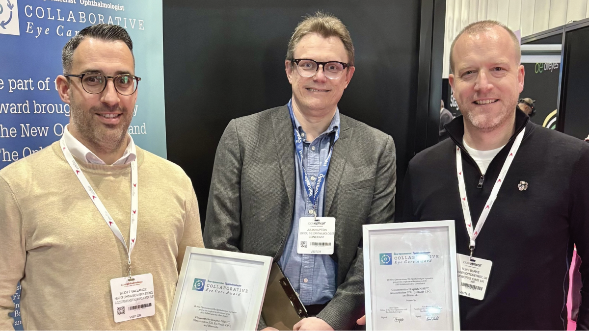 Scott Vallance, Head of Ophthalmic Imaging at Gloucester Hospitals NHS Foundation Trust ( left) and Tony Burke, BlueWorks UK Manager (right) collect the Collaborative Eye Care Award at this year’s 100% Optical.